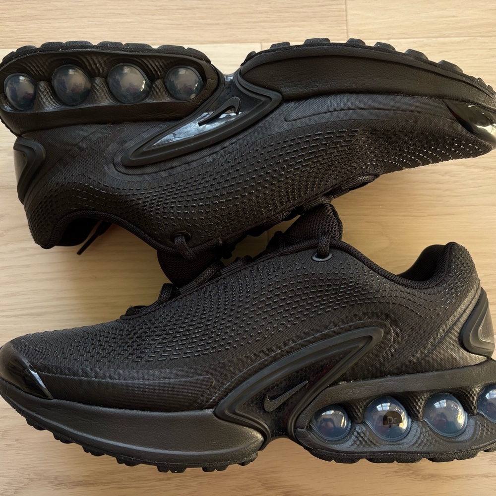 Nike Air Max DN Men's Black Sneakers Size 10 US